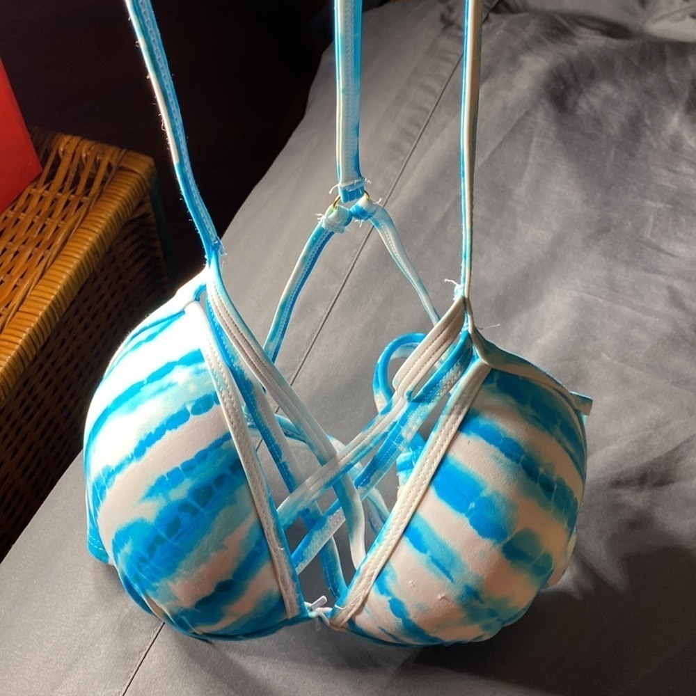 Catalina bikini swimsuit top🏖​​​​ - Picture 6 of 7